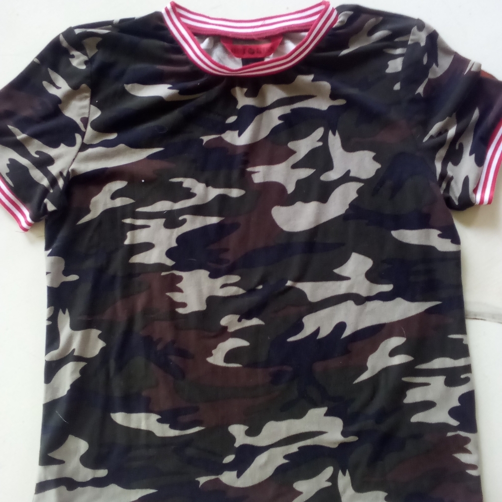 Hot Kiss Camo Tee